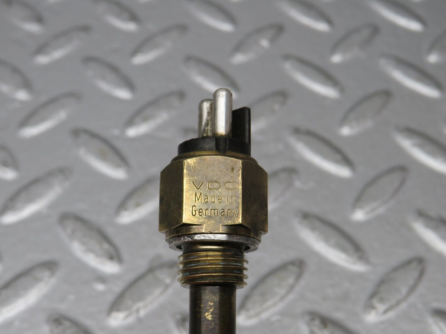 39330 Mercedes-Benz R107 500SL Coupe Temperature Sensor VDO