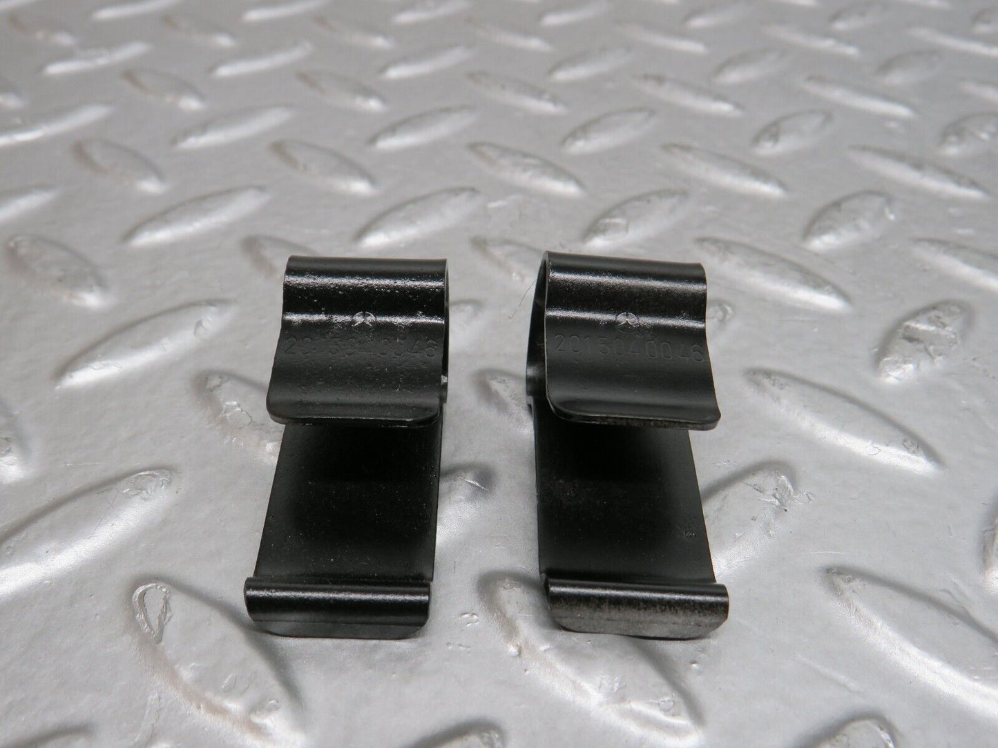 29568 Mercedes-Benz W124 230E Radiator Fan Shroud Holder Pair 2015040046