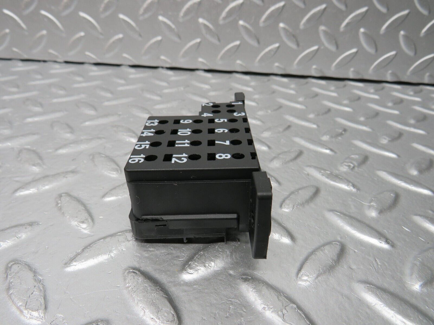 31324 Mercedes-Benz S124 220TE  Diagnostic Connector 1295455540 1295450003