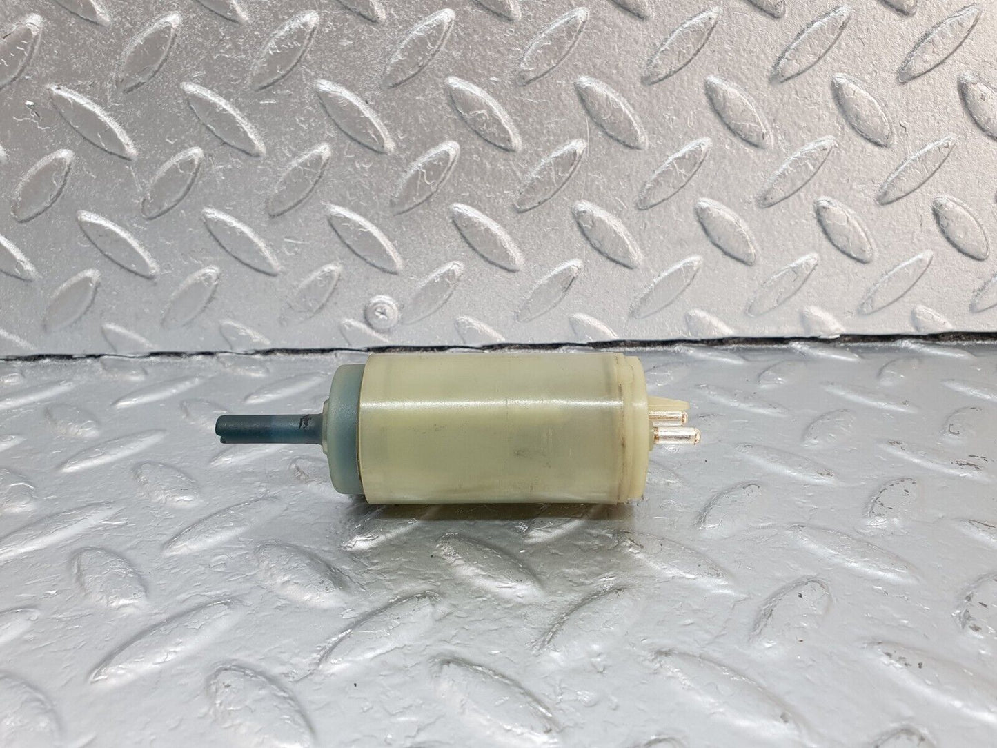 42896 Mercedes-Benz W201 190 2.0L Windscreen Washer Pump