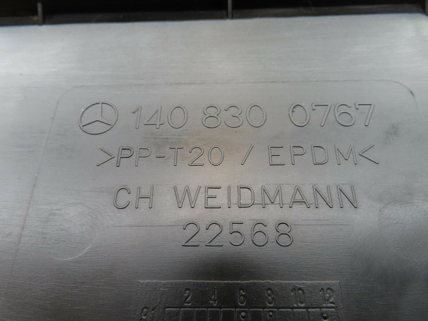 15026 Mercedes-Benz W140 S320 Engine Bay Water Tank Cover 1408300767