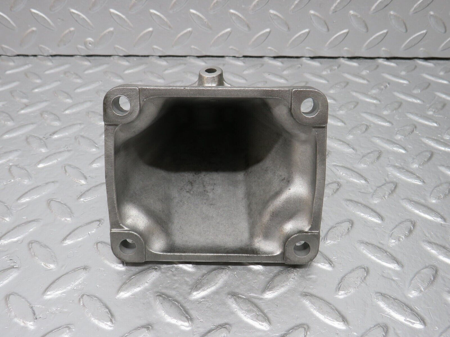 33531 Mercedes-Benz W202 C180 Engine Mount Bracket Right Side 6042230004
