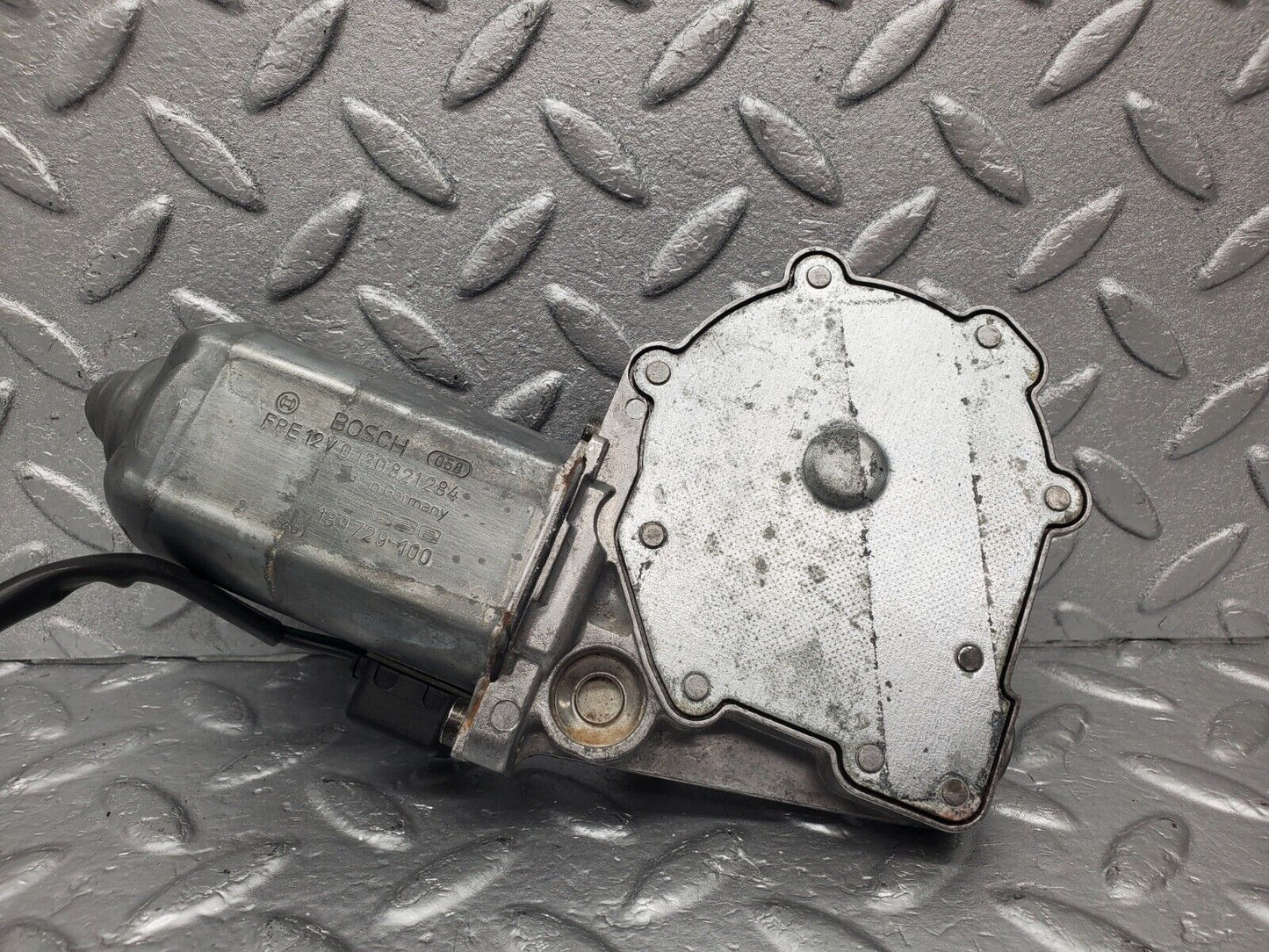 46137 Mercedes-Benz W124 Front Left Window Regulator Motor 0130821284