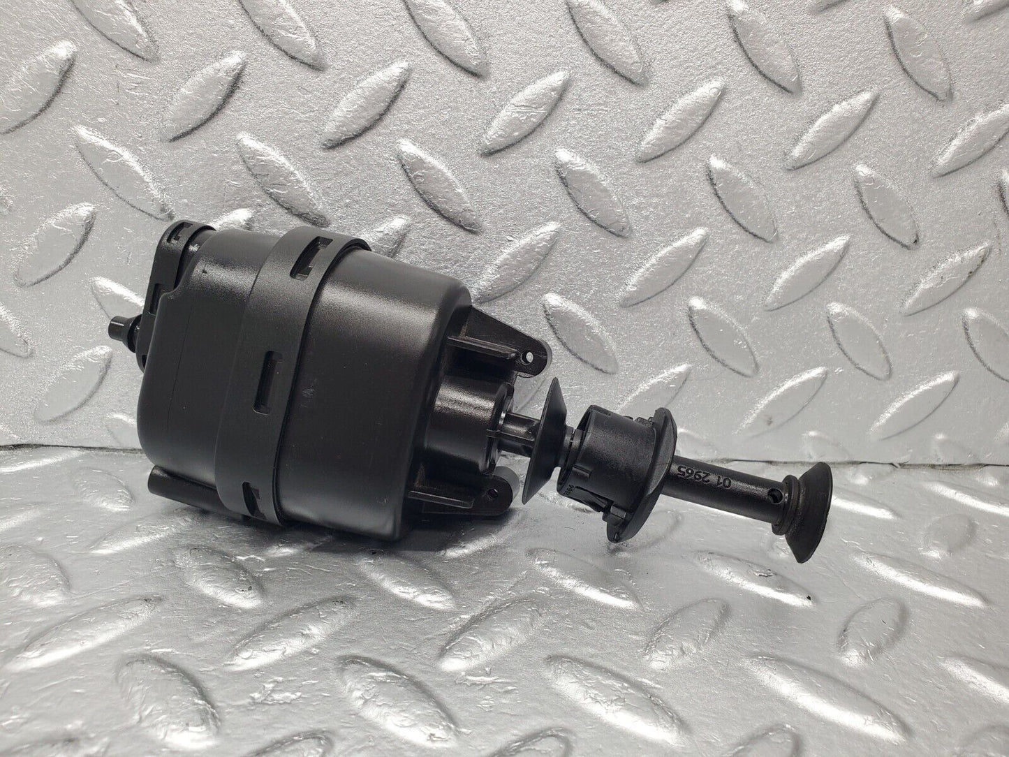 46950 Mercedes-Benz R129 320SL Coupe Trunk Lock Vacuum Actuator 1298003075 1298000025