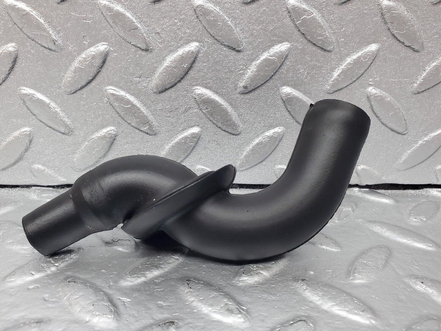 45740 Mercedes-Benz W126 420SE Heater Water Drain Hose Pipe Right 1268300496
