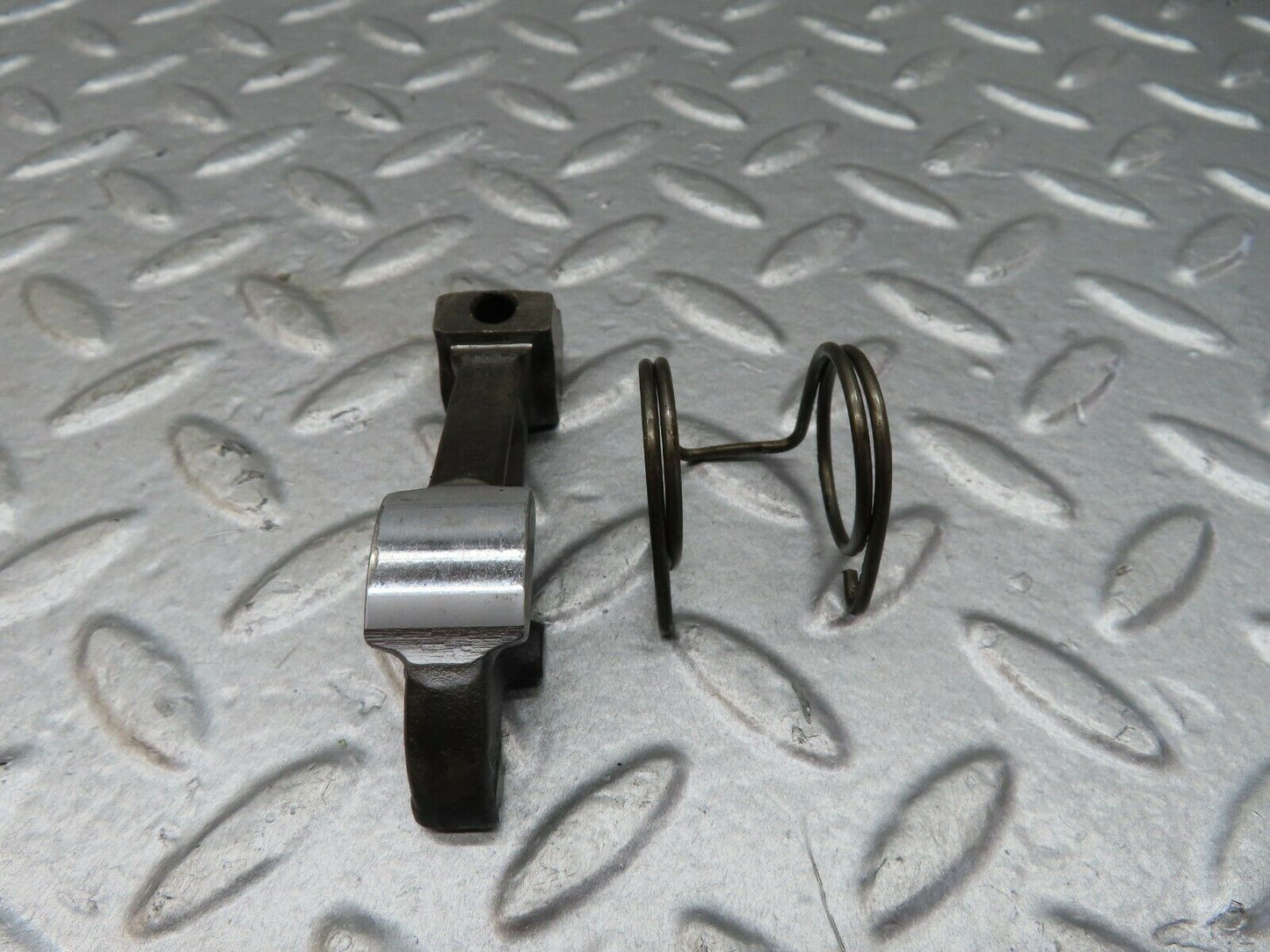 18066 Mercedes-Benz W123 200 Valve Rocker Arm With Retaining Spring