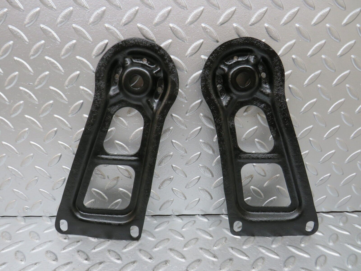 27438 Mercedes-Benz W123 280E Rear Suspension Axle Mounting Bracket