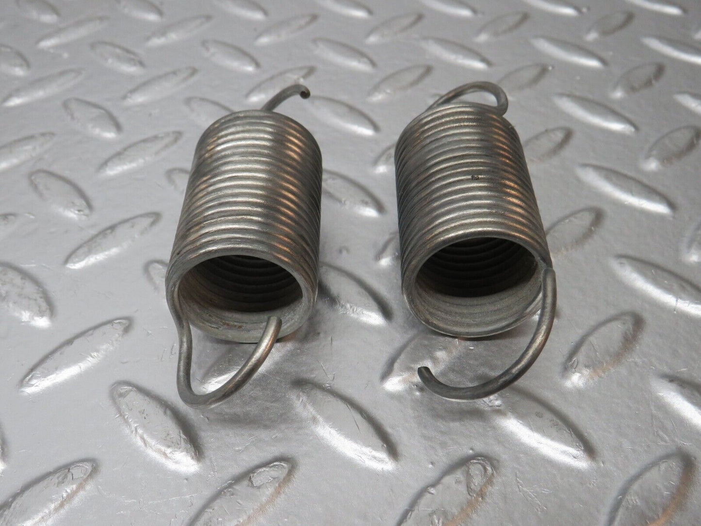 31177 Mercedes-Benz W123 230E Front Seat Adjustment Spring Pair