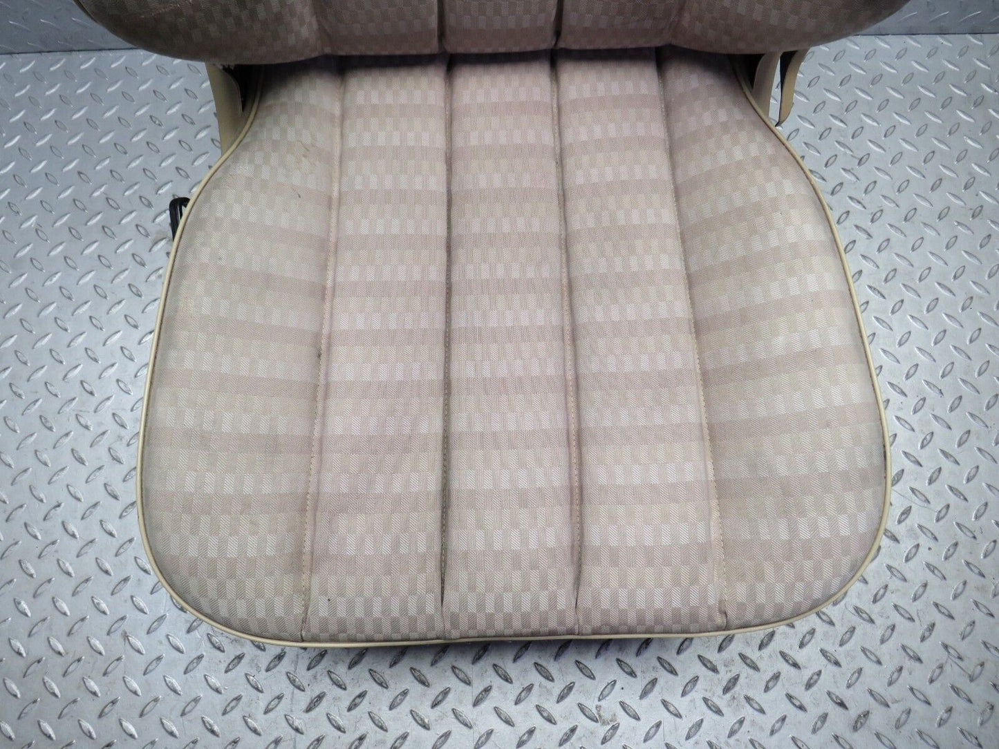 38879 Mercedes-Benz W201 190E Front Right Seat Beige