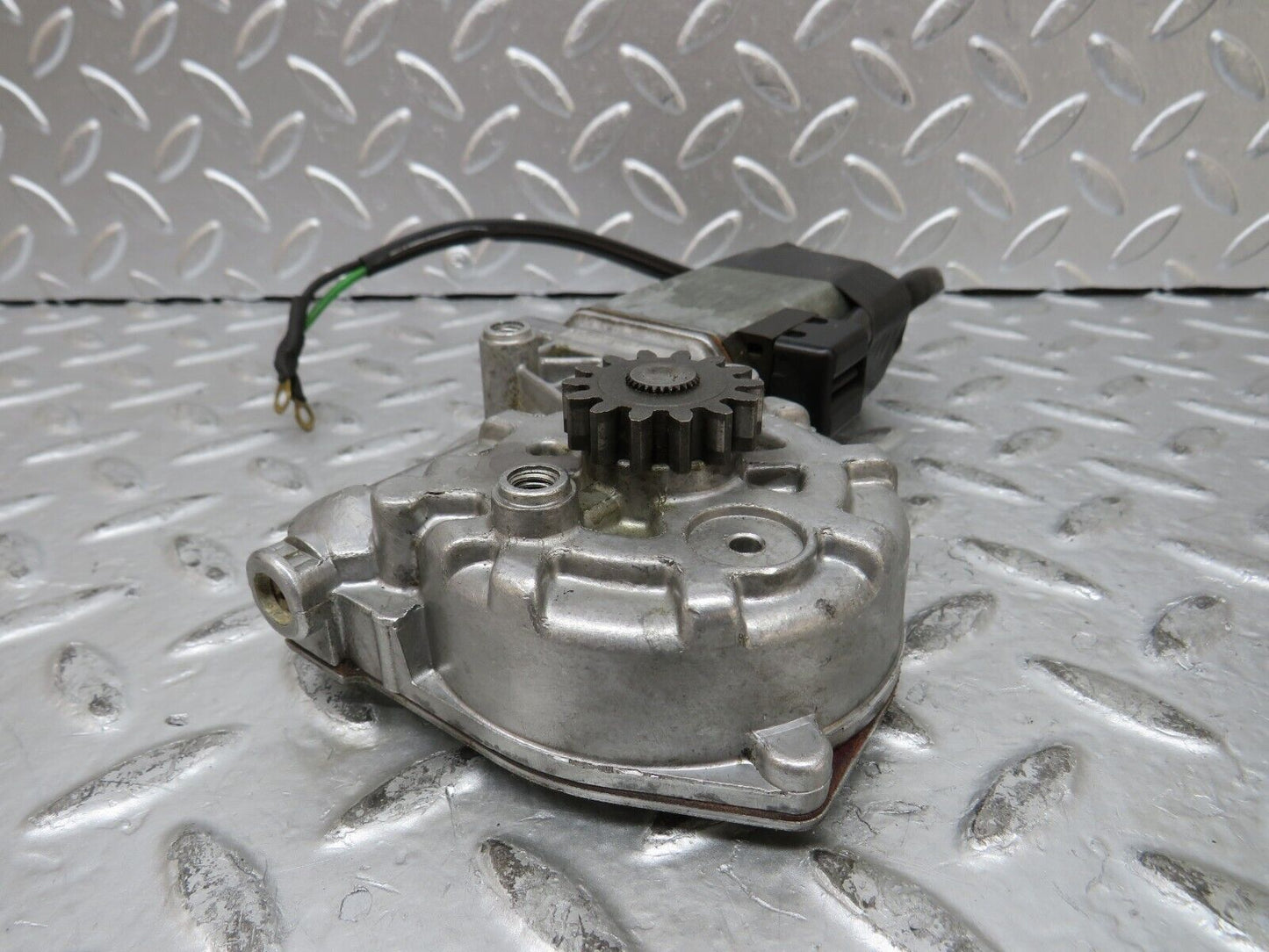 27414 Mercedes-Benz W123 280E Front Right Window Regulator Motor 0130821019