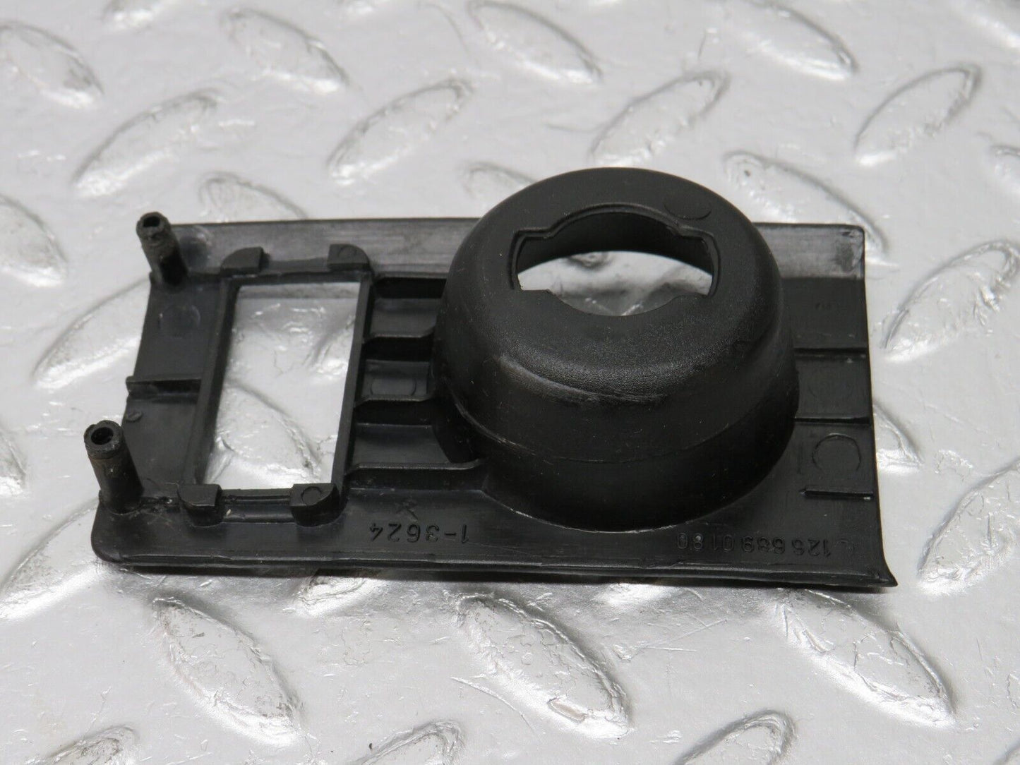 34351 Mercedes-Benz C126 380SEC Headlight Switch Cover Trim Surround 126689018