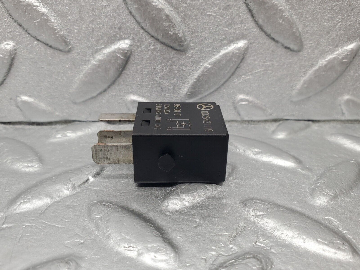 46924 Mercedes-Benz R129 320SL Coupe Indicator Relay 0025421119