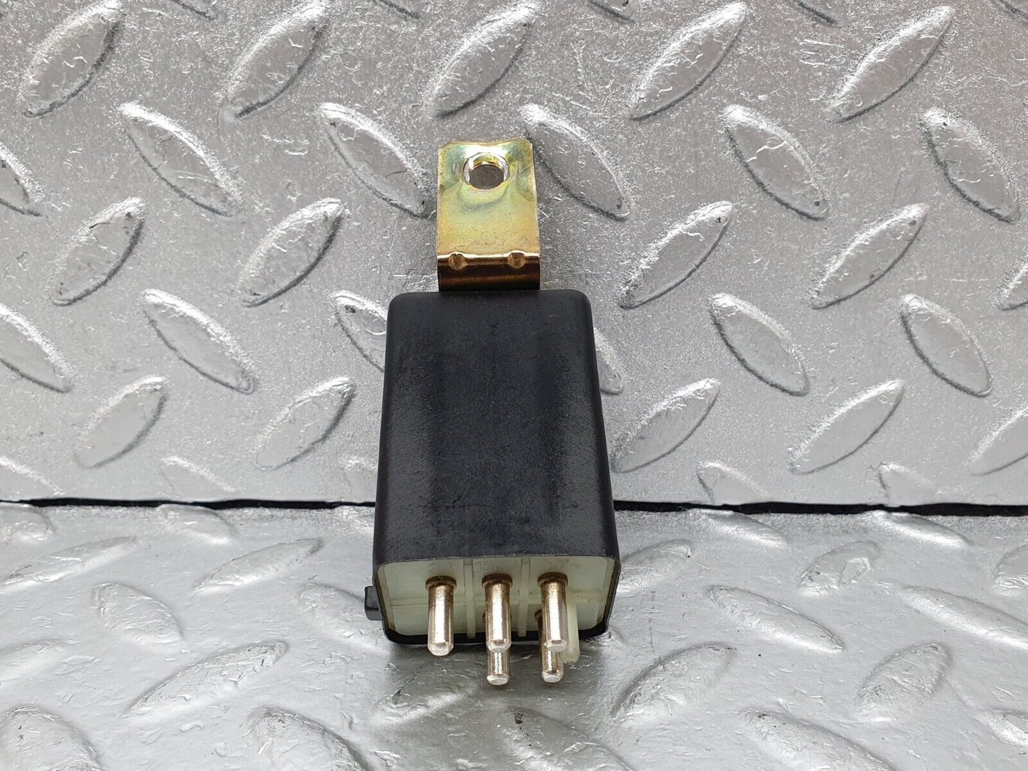 44073 Mercedes-Benz C123 230CE Coupe Rear Heated Window Relay 1078200010