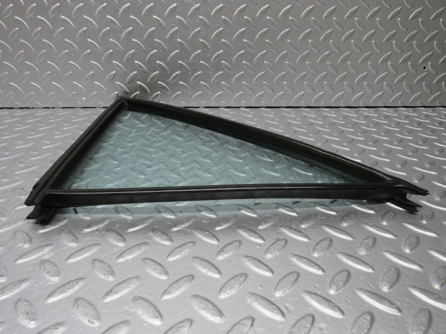 33146 Mercedes-Benz W126 Rear Right Quarter Window Glass 1267350224
