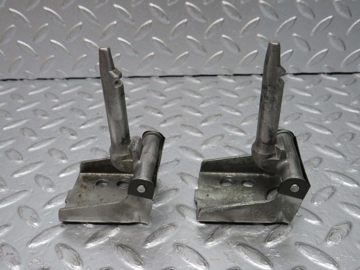 32556 Mercedes-Benz S124 300TE Wagon Rear Seat Hinge