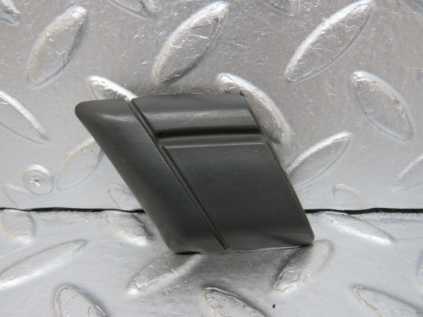 33998 Mercedes-Benz W124 260E Rear Right Fender Wing Centre Moulding Trim