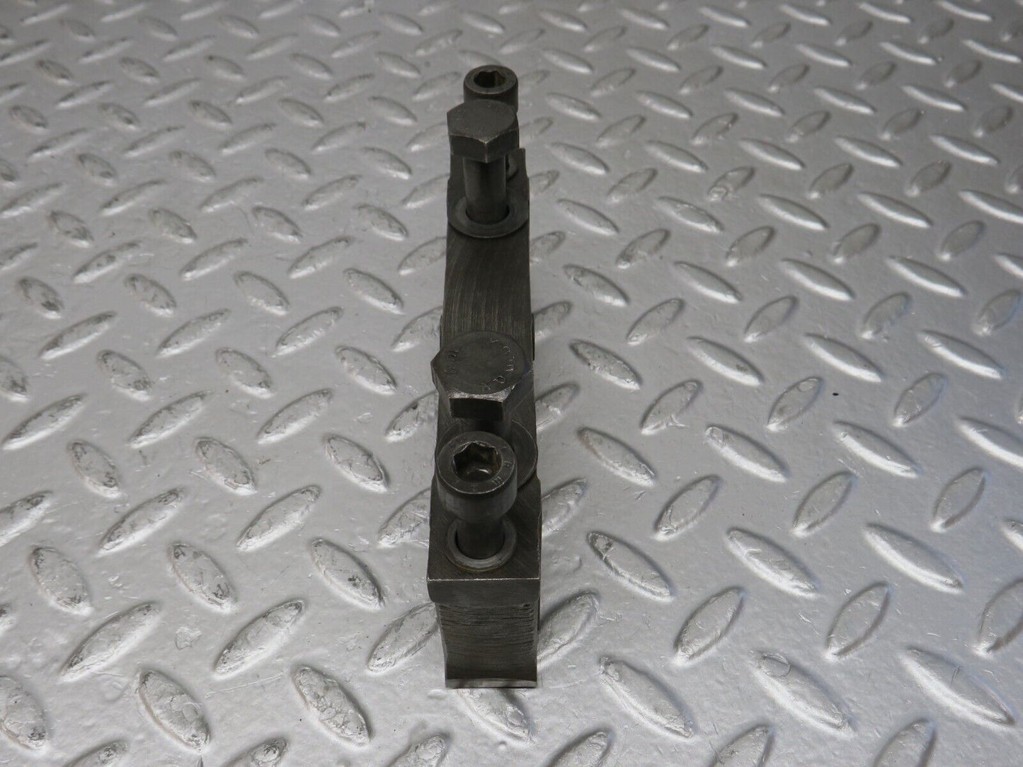 32868 Mercedes-Benz C107 R107 350 V8 Crankshaft Bearing Block 1160110312