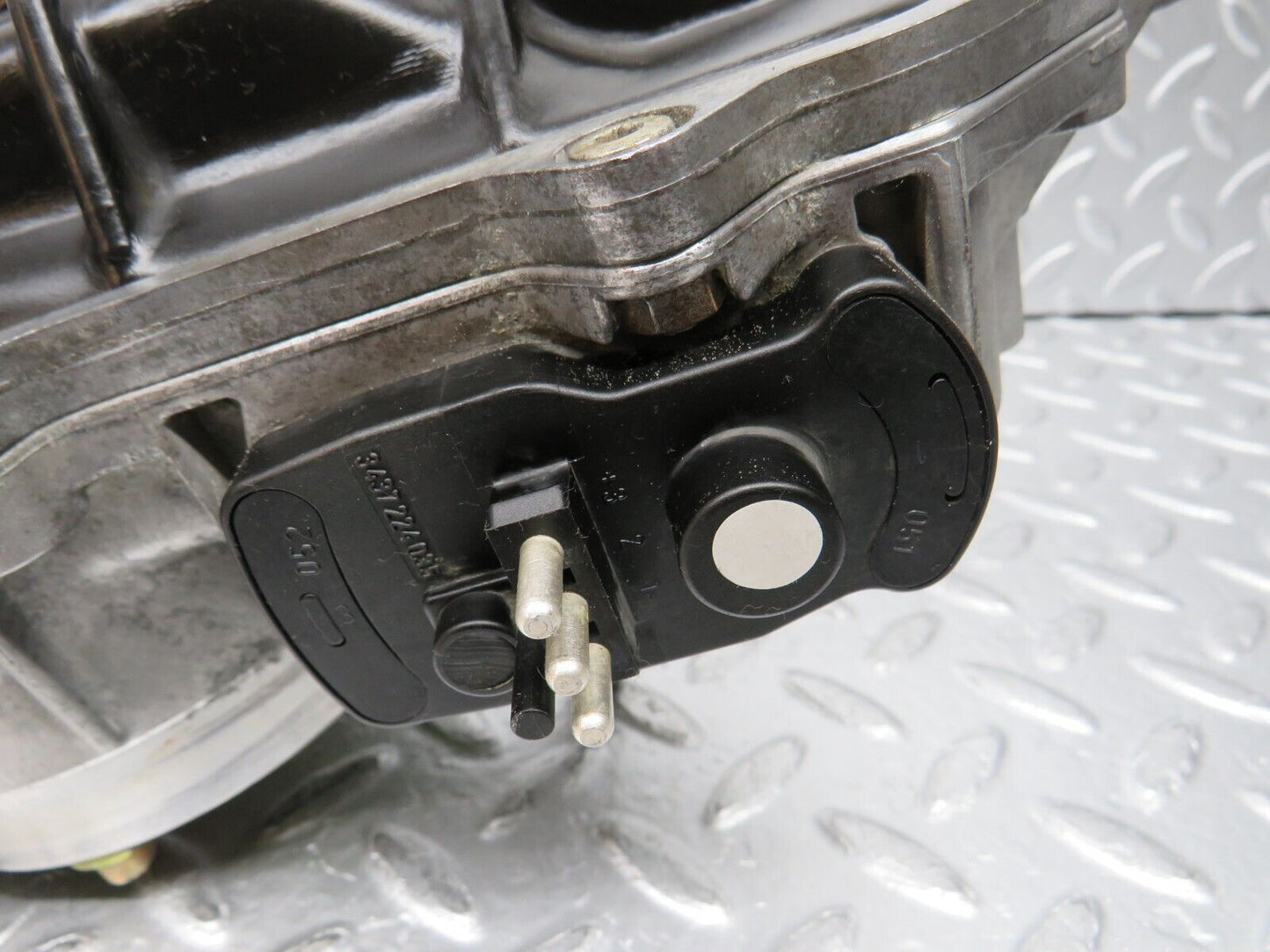 30458 Mercedes-Benz W124 230E Air Flow Mass Meter Sensor Bosch 0438121043