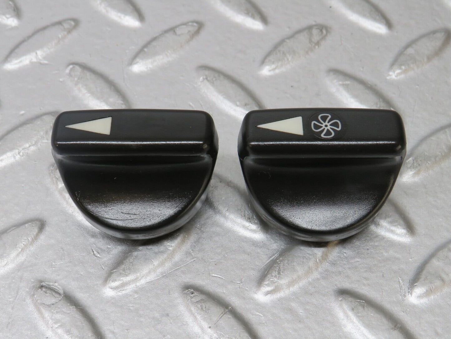 36132 Mercedes-Benz W126 420SE Heater Control Knob Pair