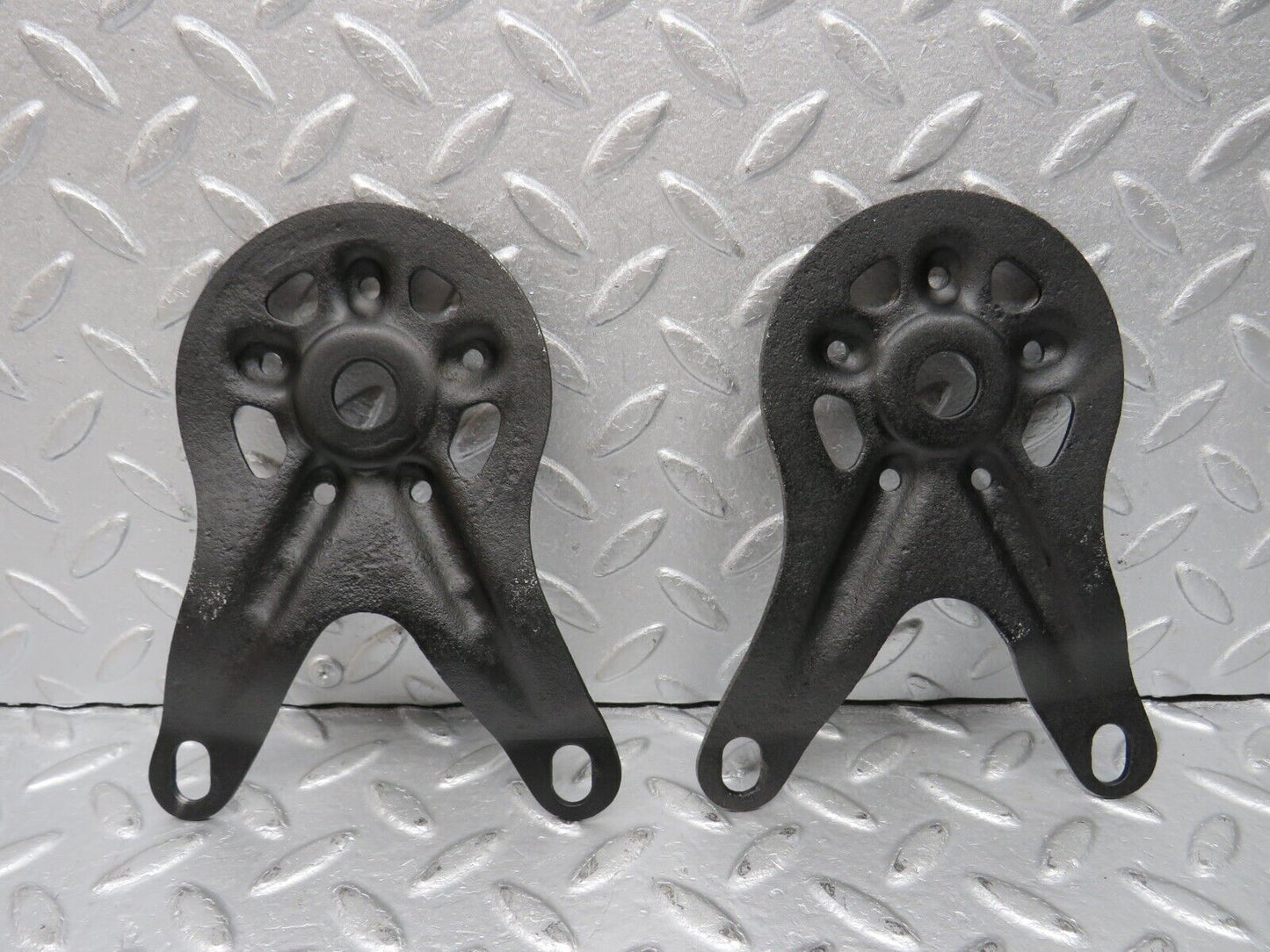 39233 Mercedes-Benz R107 500SL Coupe Rear Suspension Axle Mounting Bracket