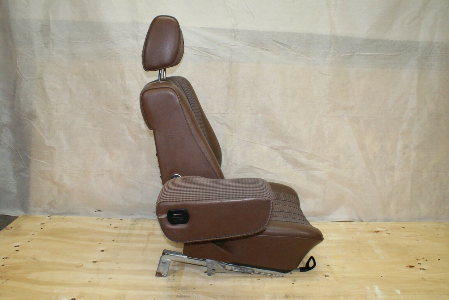 2497 Mercedes-Benz W116 350SE Passenger Seat Left Side 1169101250