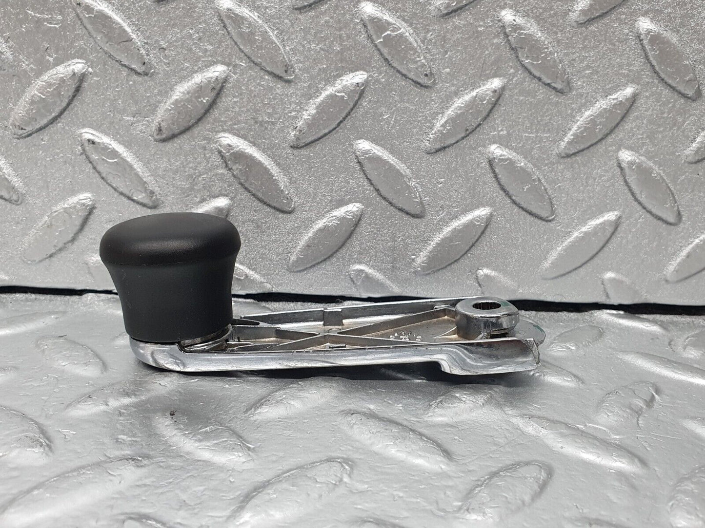 44062 Mercedes-Benz C123 230CE Coupe Rear Window Lifter Crank Handle