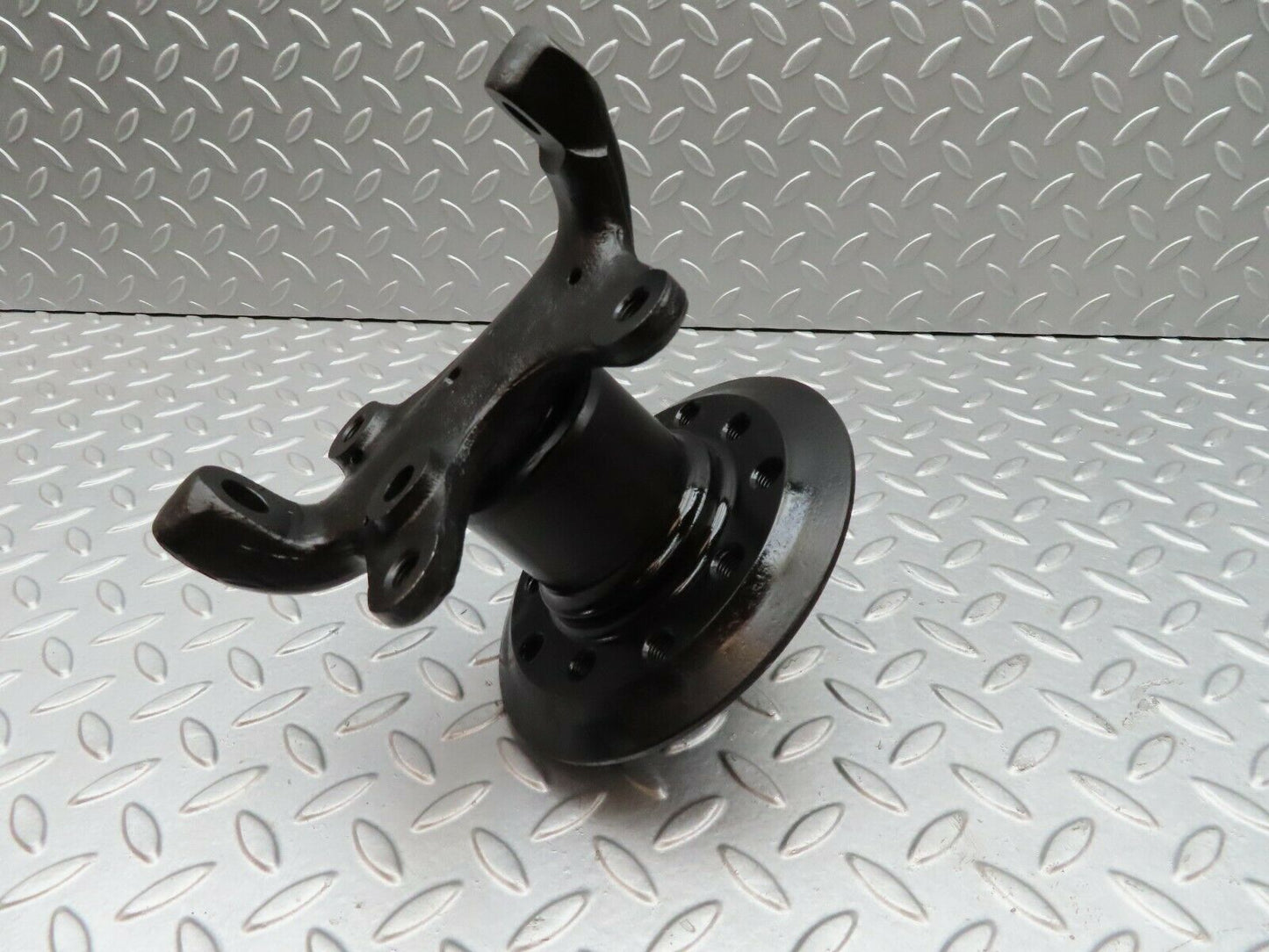 3428 Mercedes-Benz W115 220D Front Right Wheel Hub