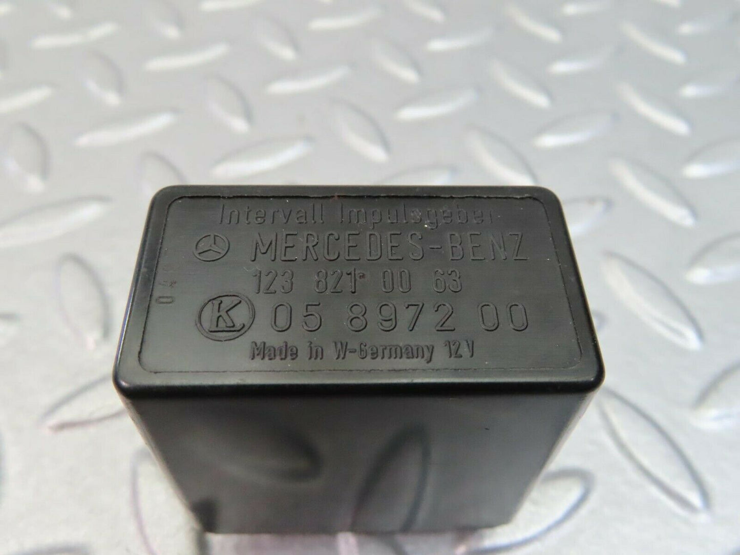8204 Mercedes-Benz W123 Wiper Control Relay 1238210063