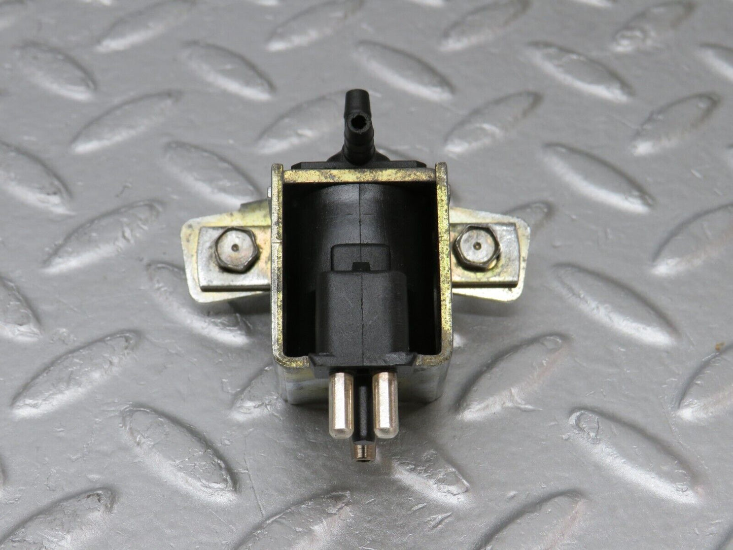 36583 Mercedes-Benz W201 190E 2.0L Vacuum Control Valve 0015408697