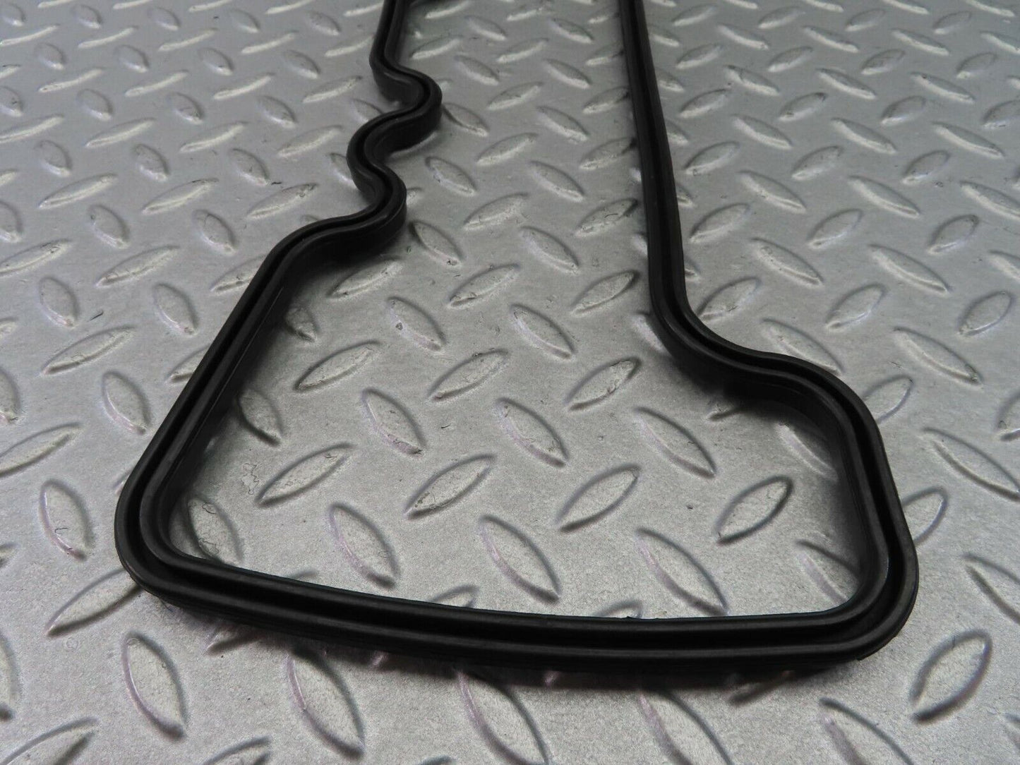 8104 Mercedes-Benz W108 Valve Cover Gasket Seal 1300160221