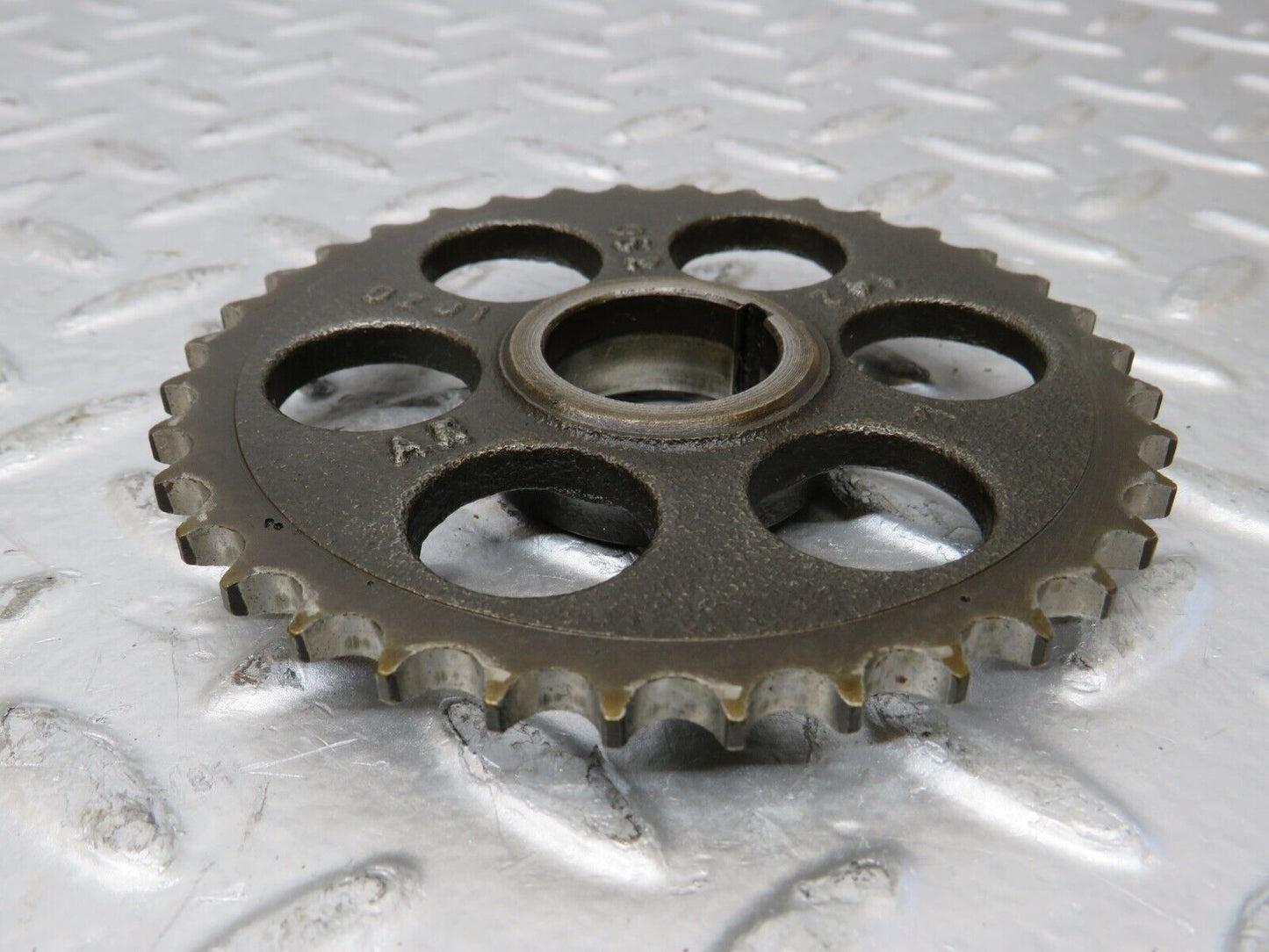 26089 Mercedes-Benz W123 200 Camshaft Timing Gear 1020520201