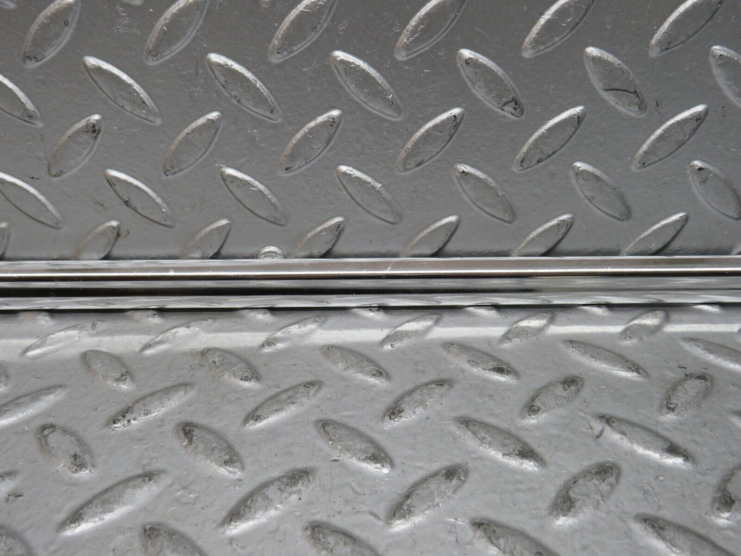 28184 Mercedes-Benz W123 280E Front Right Door Chrome Moulding Trim