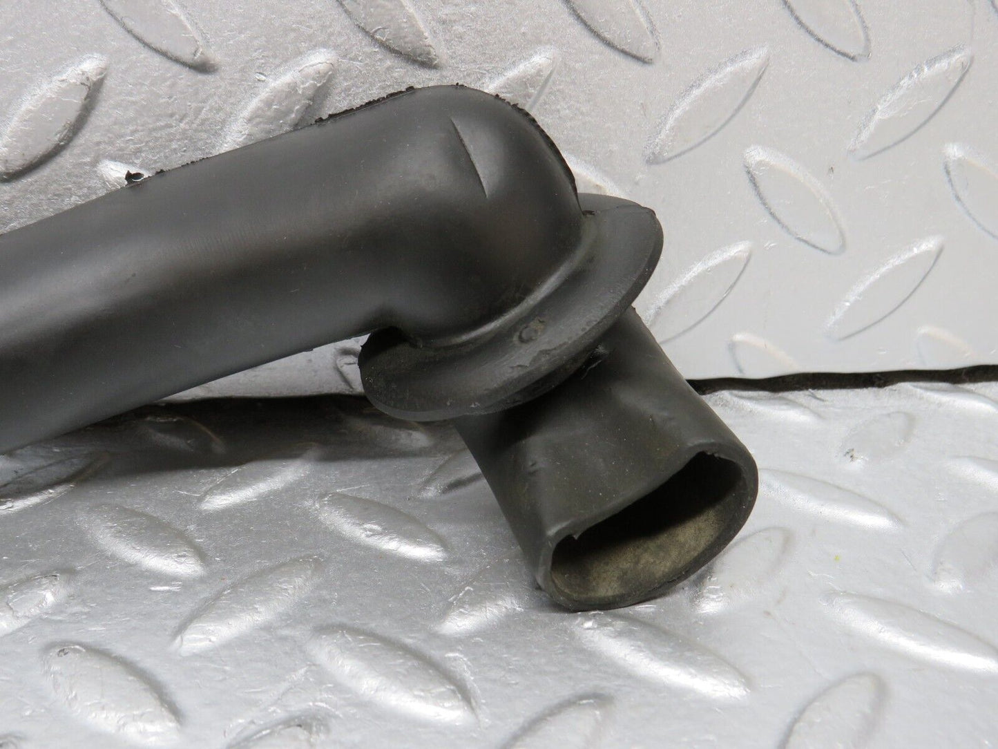 39692 Mercedes-Benz R129 320SL Coupe Heater Drain Pipe 1296280169