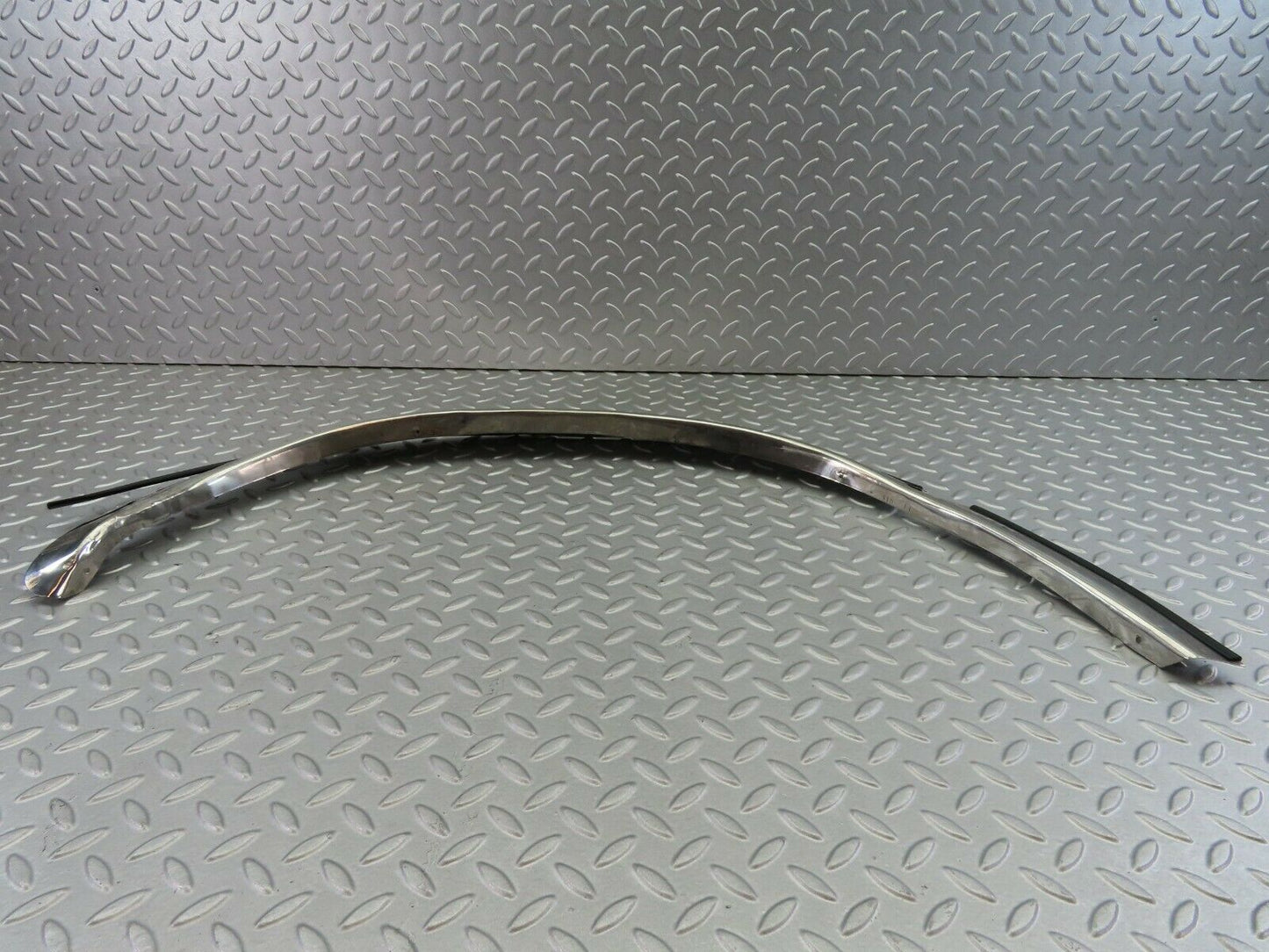 7354 Mercedes-Benz W116 450SE Wheel Arch Chrome Fender Wing Trim Front Left