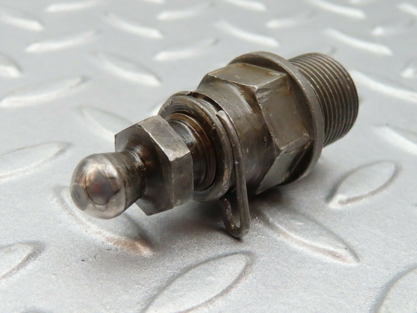 3552 Mercedes-Benz W108 280SE Ball Studs For Rocker Arm Mounting (Timing)