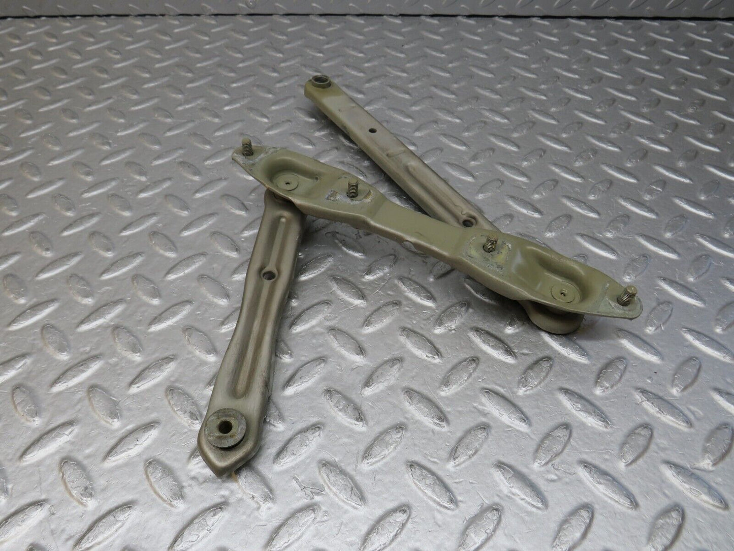 36537 Mercedes-Benz W201 190E 2.0L Bonnet Hinge Right Side