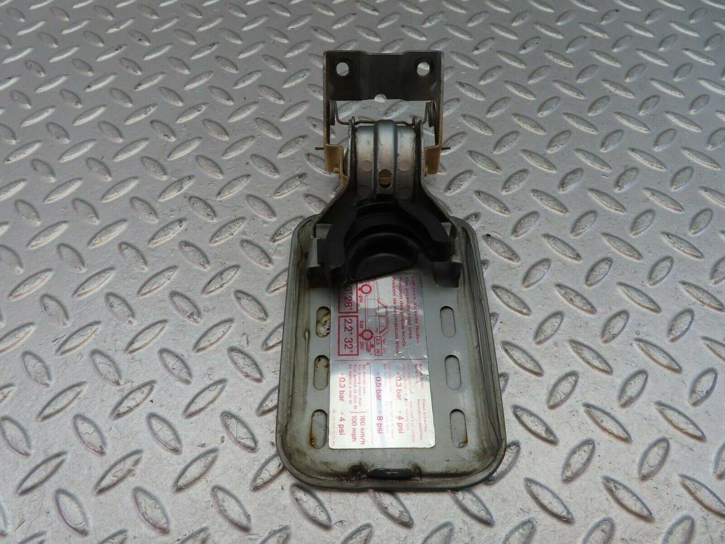 9550 Mercedes-Benz C123 280CE Coupe Fuel Tank Flap Cap 1235840039