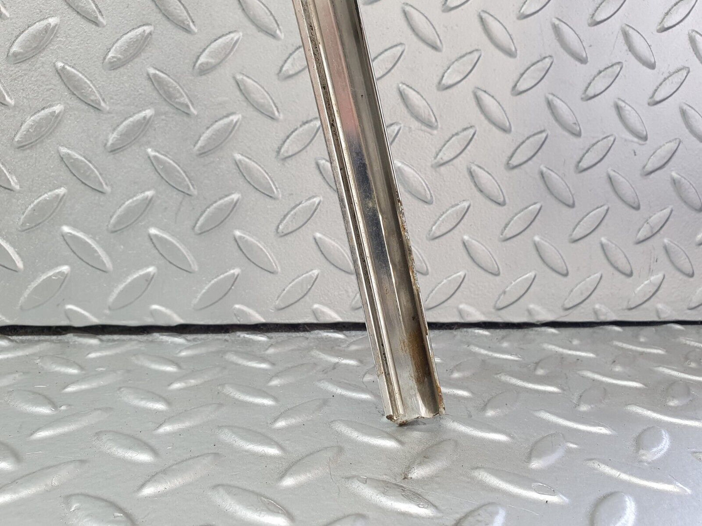 43054 Mercedes-Benz R107 Hardtop Windscreen Chrome Frame