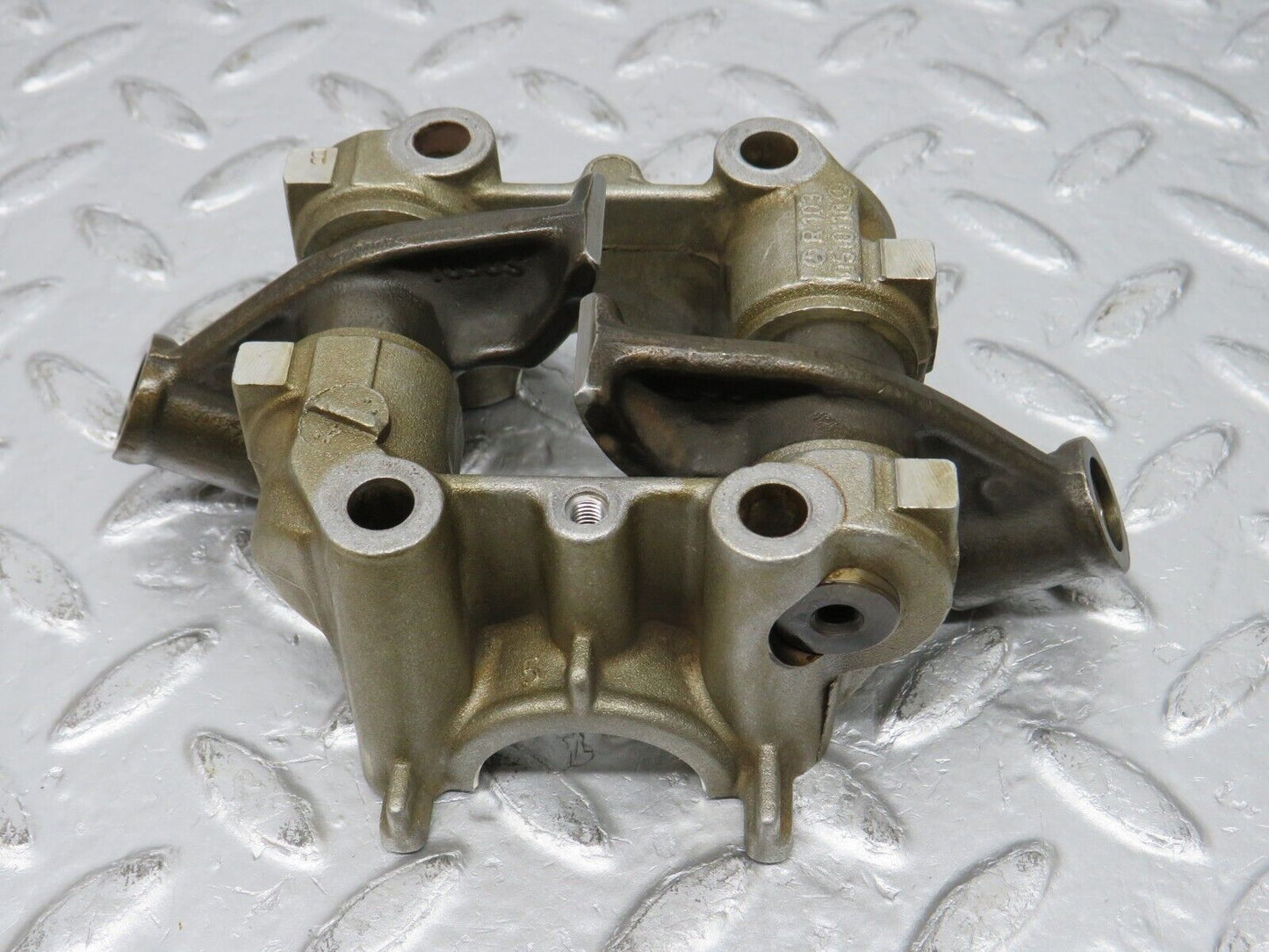 32625 Mercedes-Benz S124 300TE Rocker Arms Camshaft Bearing Block 1030510110