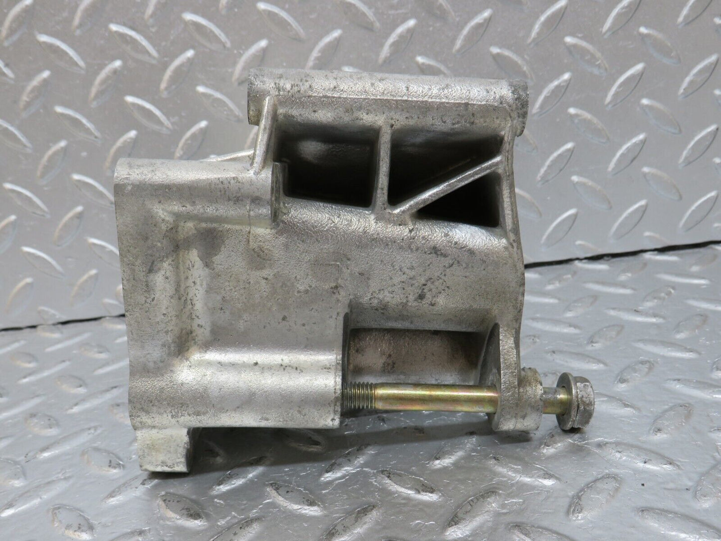 34505 Mercedes-Benz C126 380SEC Coupe Alternator Generator Bracket 1171550735