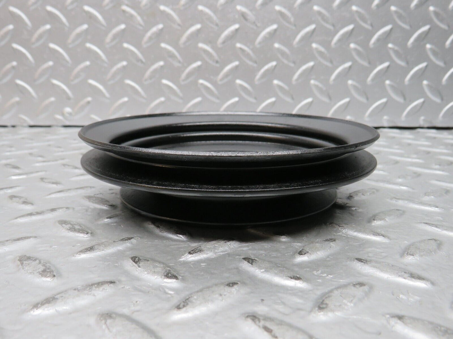 28761 Mercedes-Benz W123 230E Crankshaft Pulley 1020320404