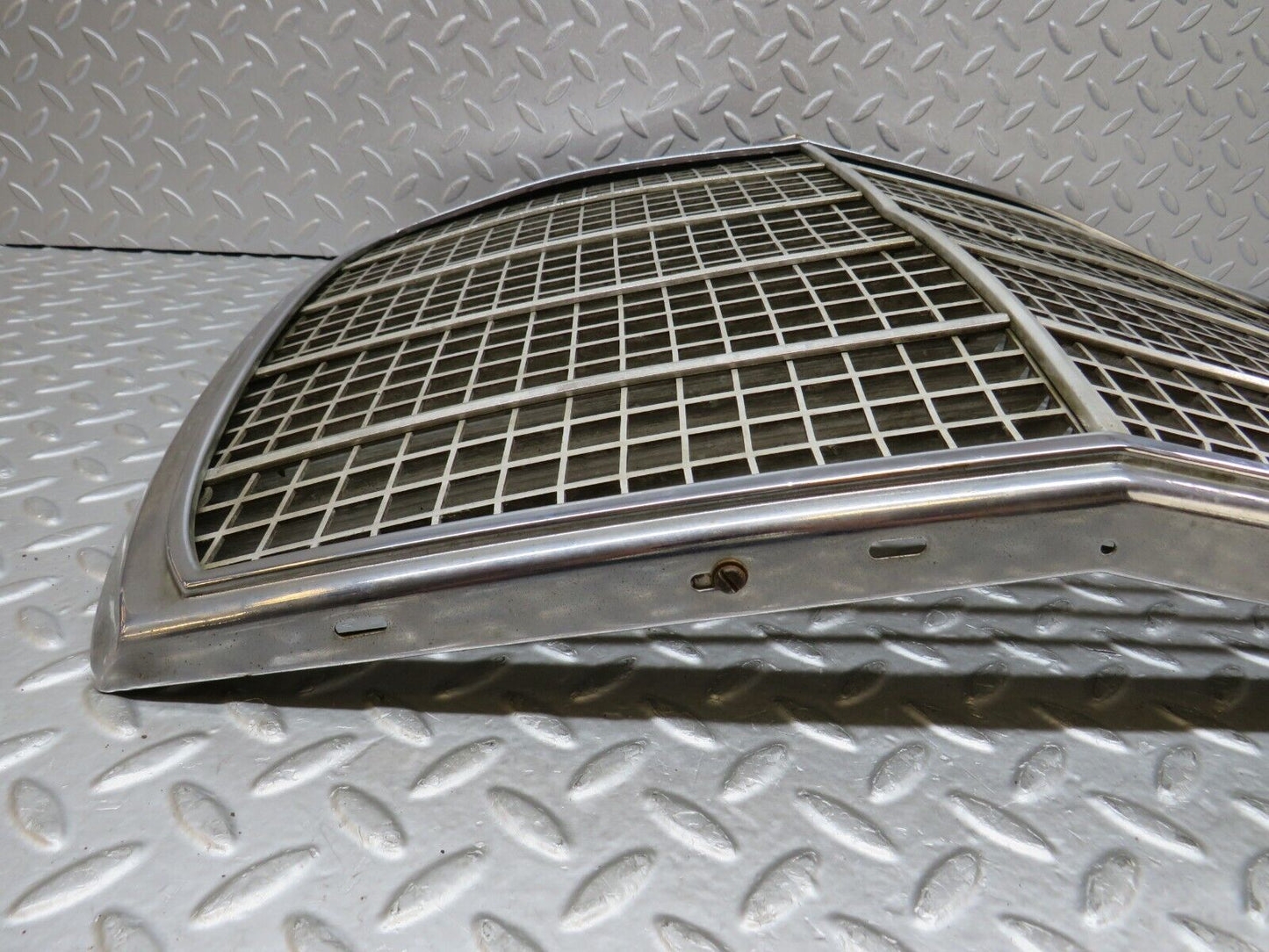 35837 Mercedes-Benz W108 Bonnet Grill Chrome