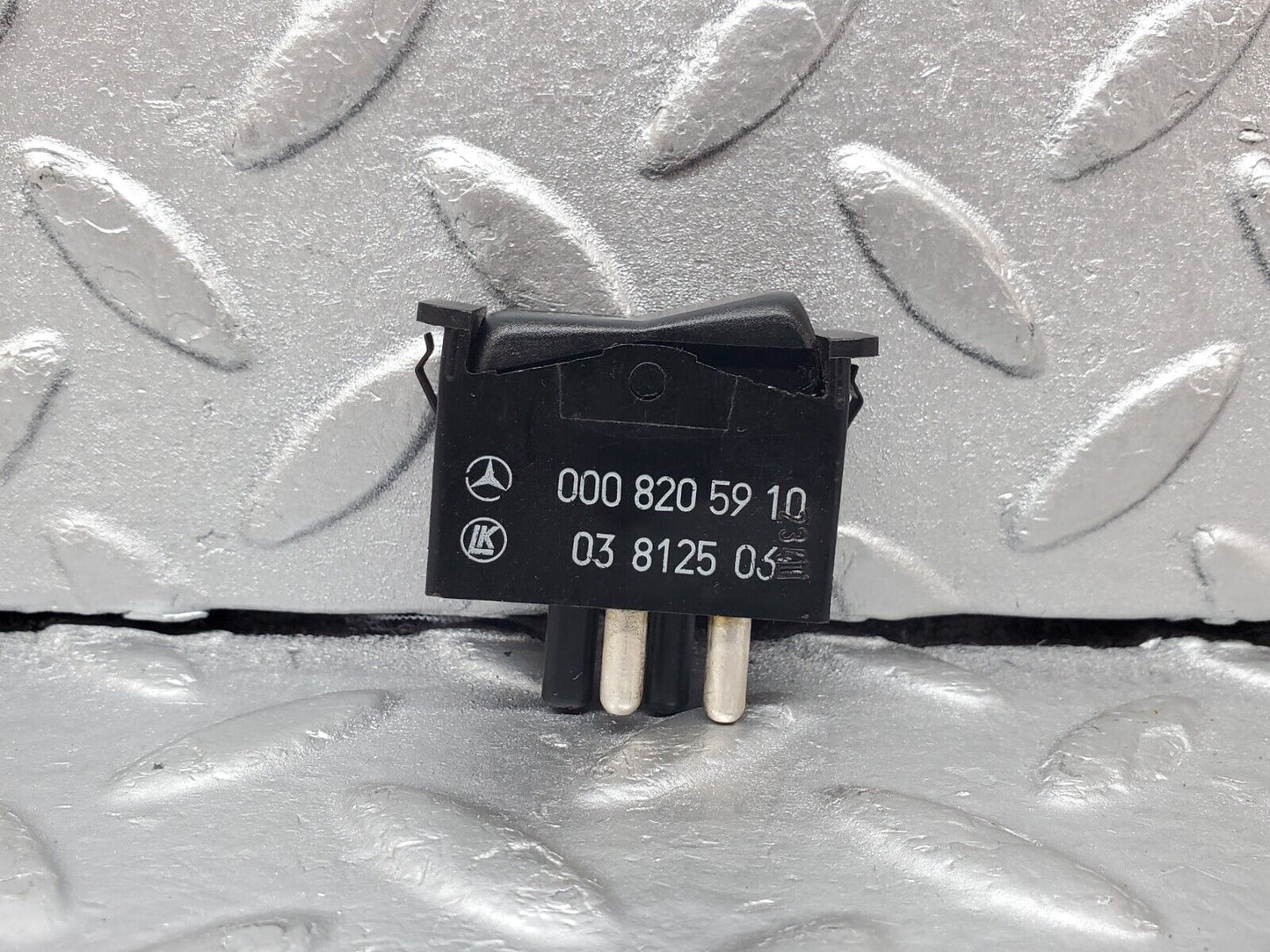 44522 Mercedes-Benz W123 280E Interior Light Switch 0008205910
