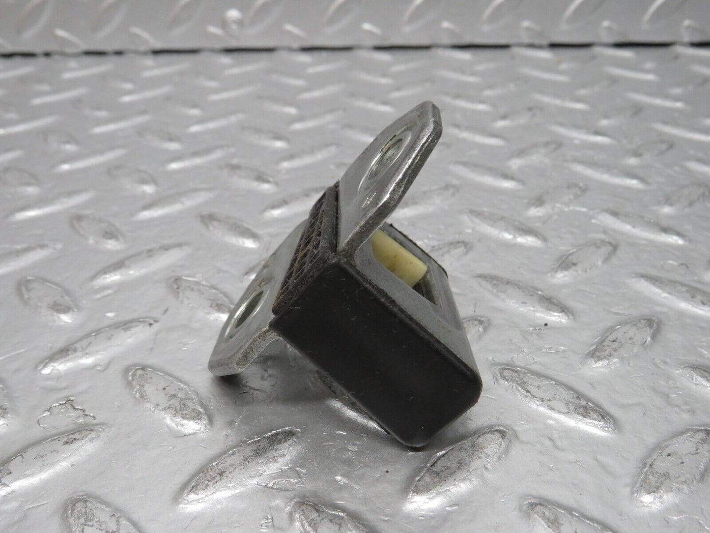31458 Mercedes-Benz S124 220TE Wagon Door Lock Latch
