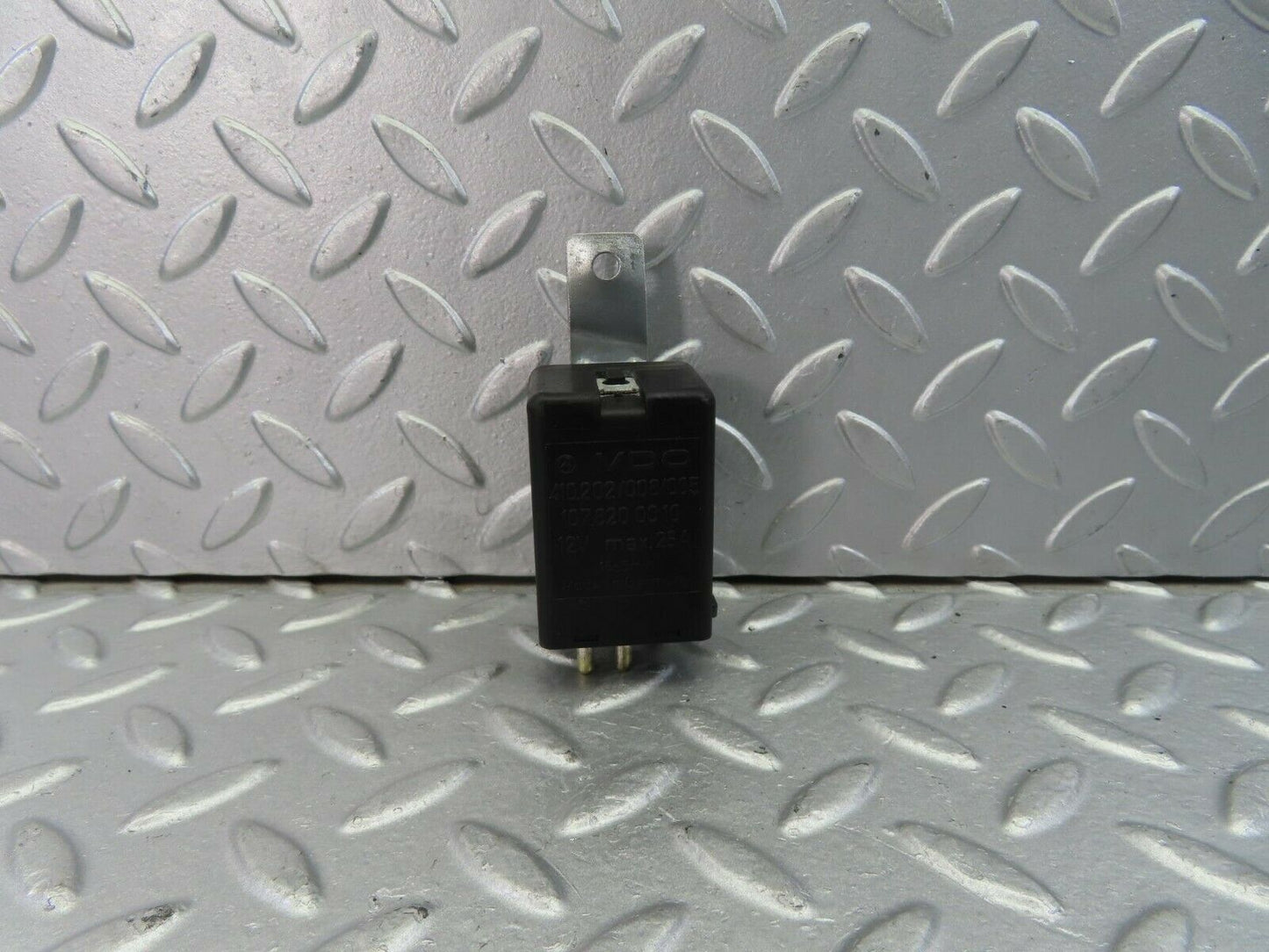 10729 Mercedes-Benz W123 230E Rear Heated Window Relay 1078200010