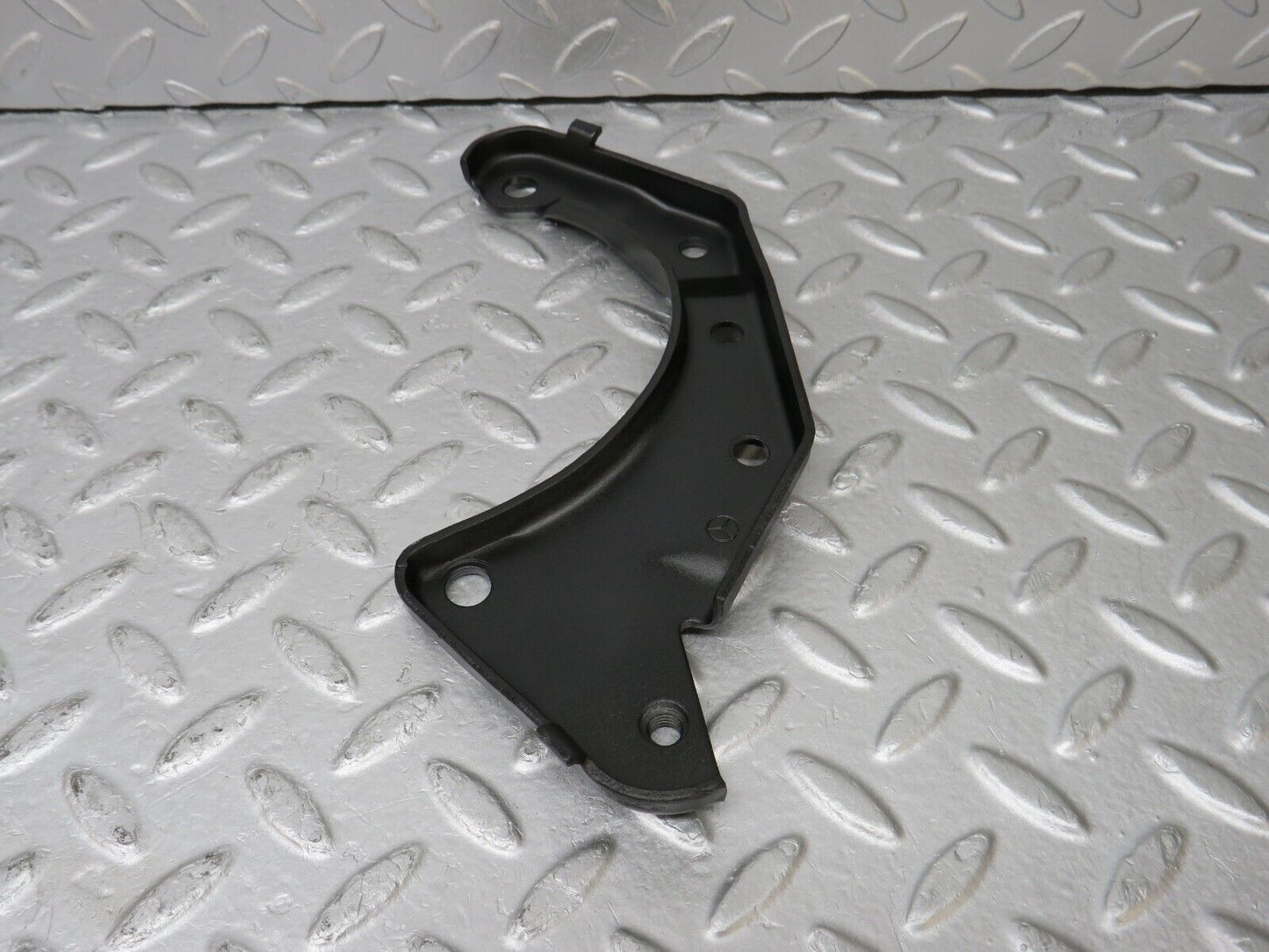 36780 Mercedes-Benz W201 190E 2.0L Power Steering Pump Bracket
