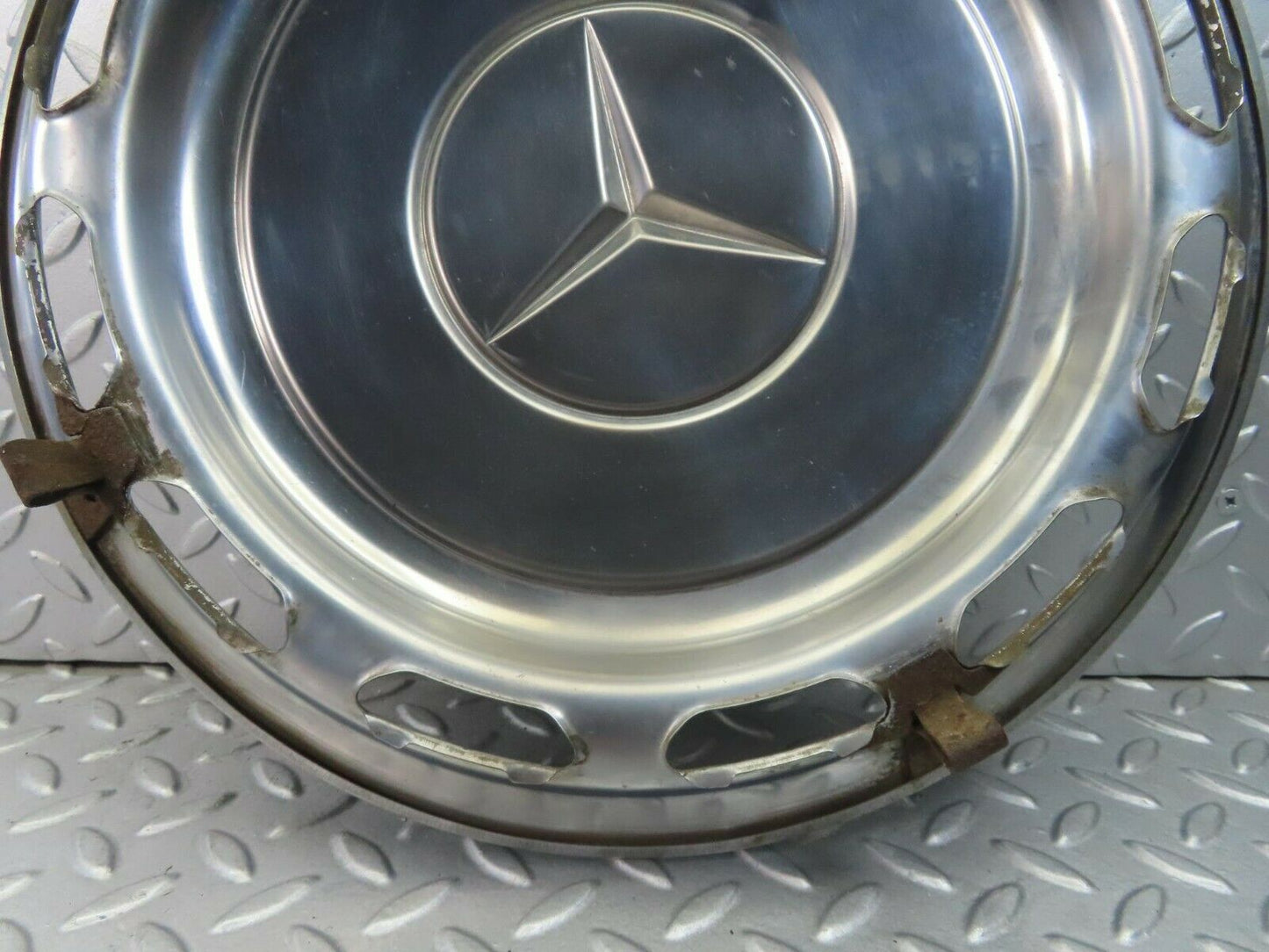 8420 Mercedes-Benz Vintage Wheel Trim Hub Cap 14
