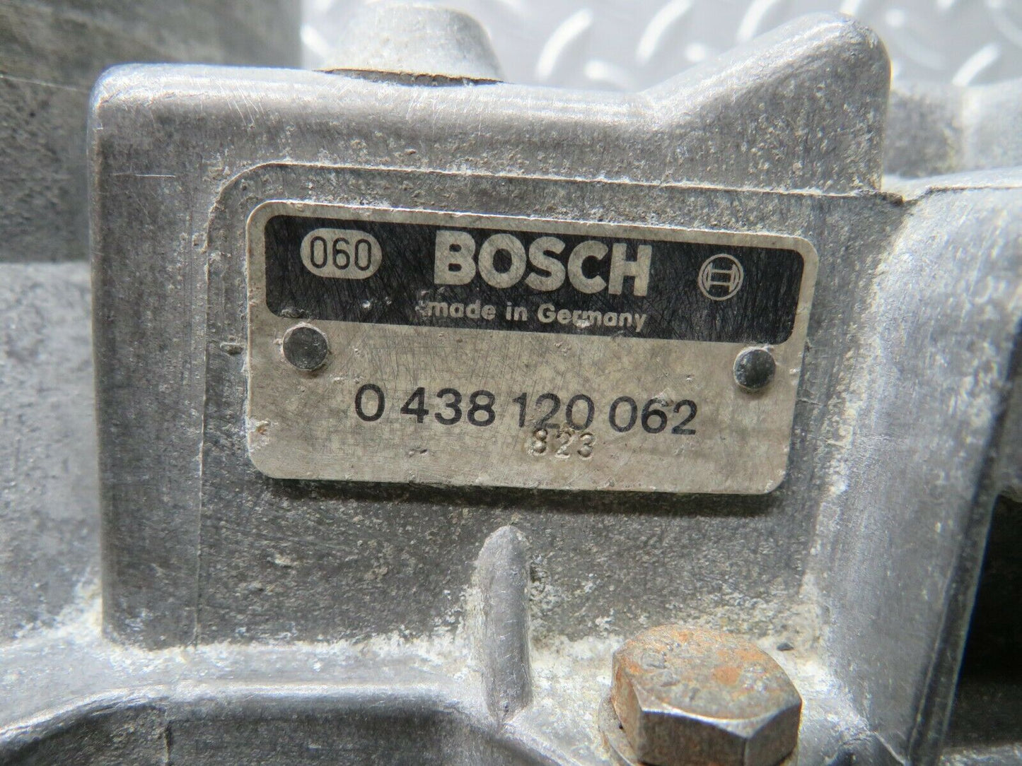 22881 Mercedes-Benz C107 450SLC Coupe Air Flow Mass Meter Sensor Bosch 0438120062
