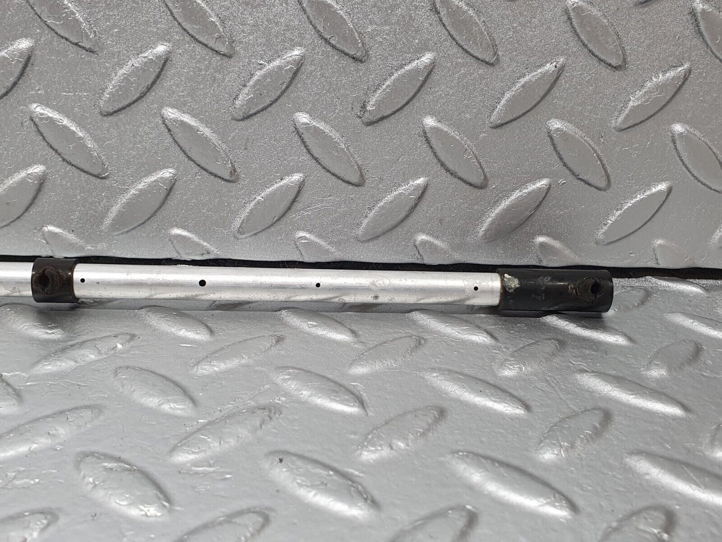 42936 Mercedes-Benz W116 350SE Camshaft Oil Tube