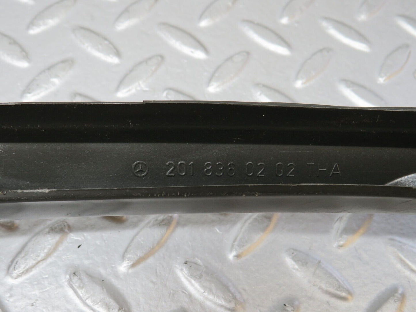 39014 Mercedes-Benz W201 190E Windscreen Water Drain Channel Right 2018360202